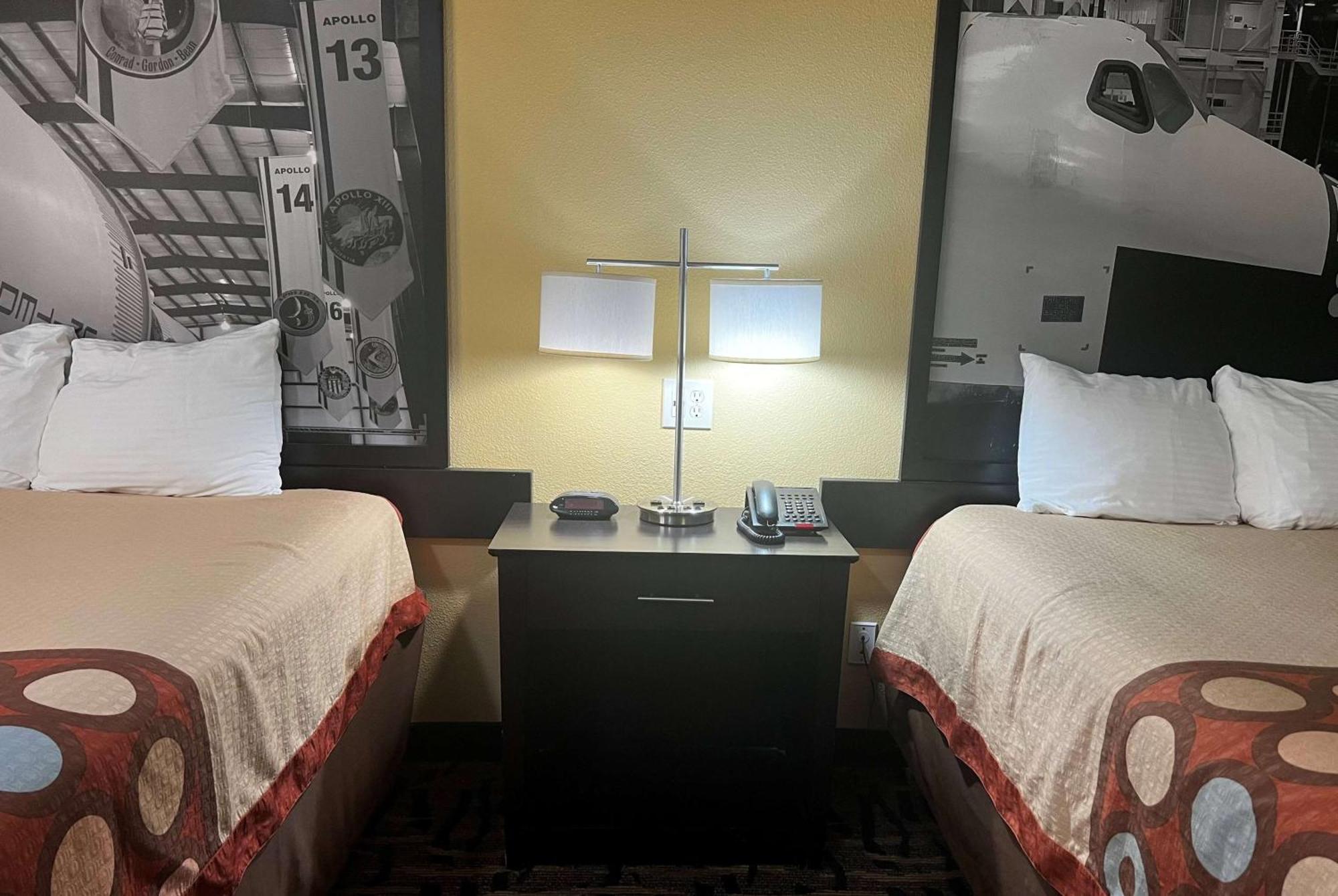 Super 8 By Wyndham Pasadena Hotell Eksteriør bilde